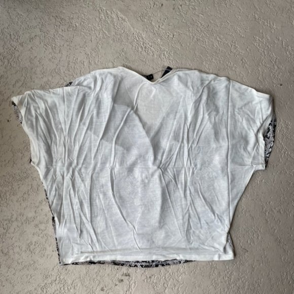 NWT Express Dolman Button Front Top - Picture 3 of 7